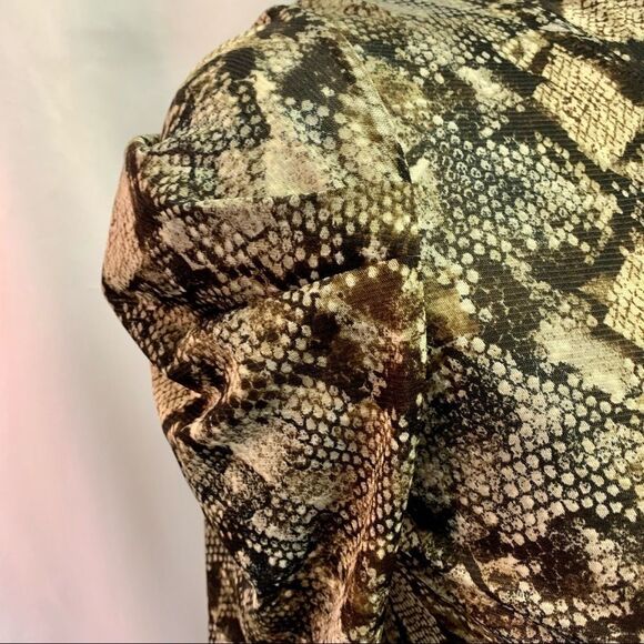 Wayf sheer snake print long sleeve top size small - Picture 3 of 5